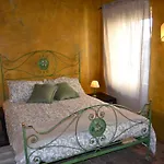 La Dimora Della Luna Giallo