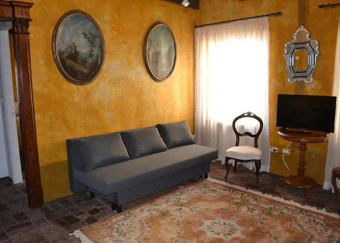 La Dimora Della Luna Giallo * Trieste