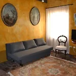 La Dimora Della Luna Giallo * Trieste