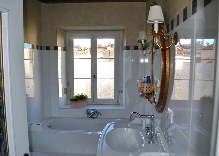 La Dimora Della Luna Giallo * Trieste